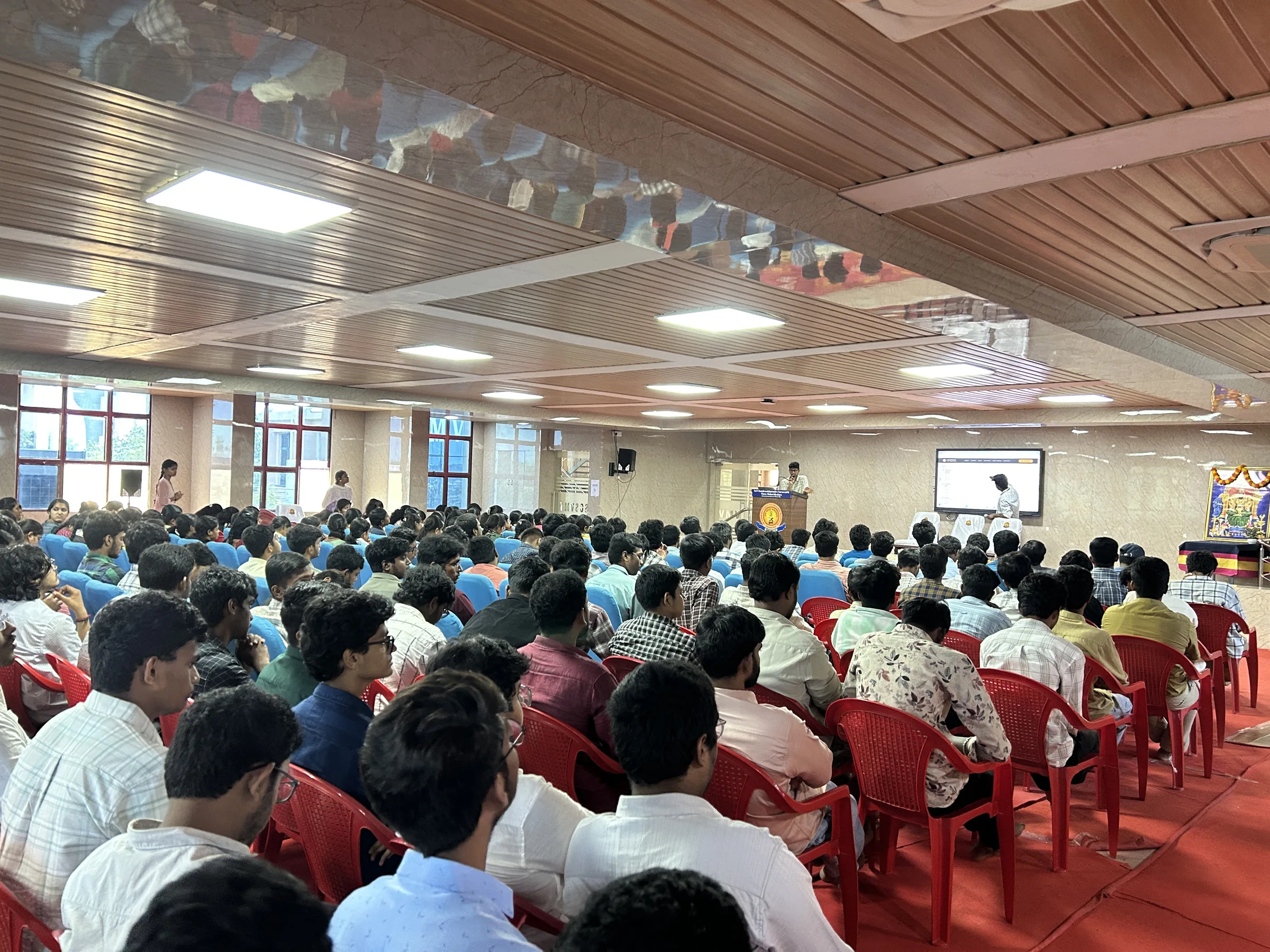 A wide view of the Freshie Intro presentation in progress